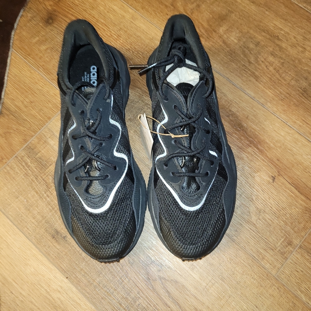 Black Adias Ozweego